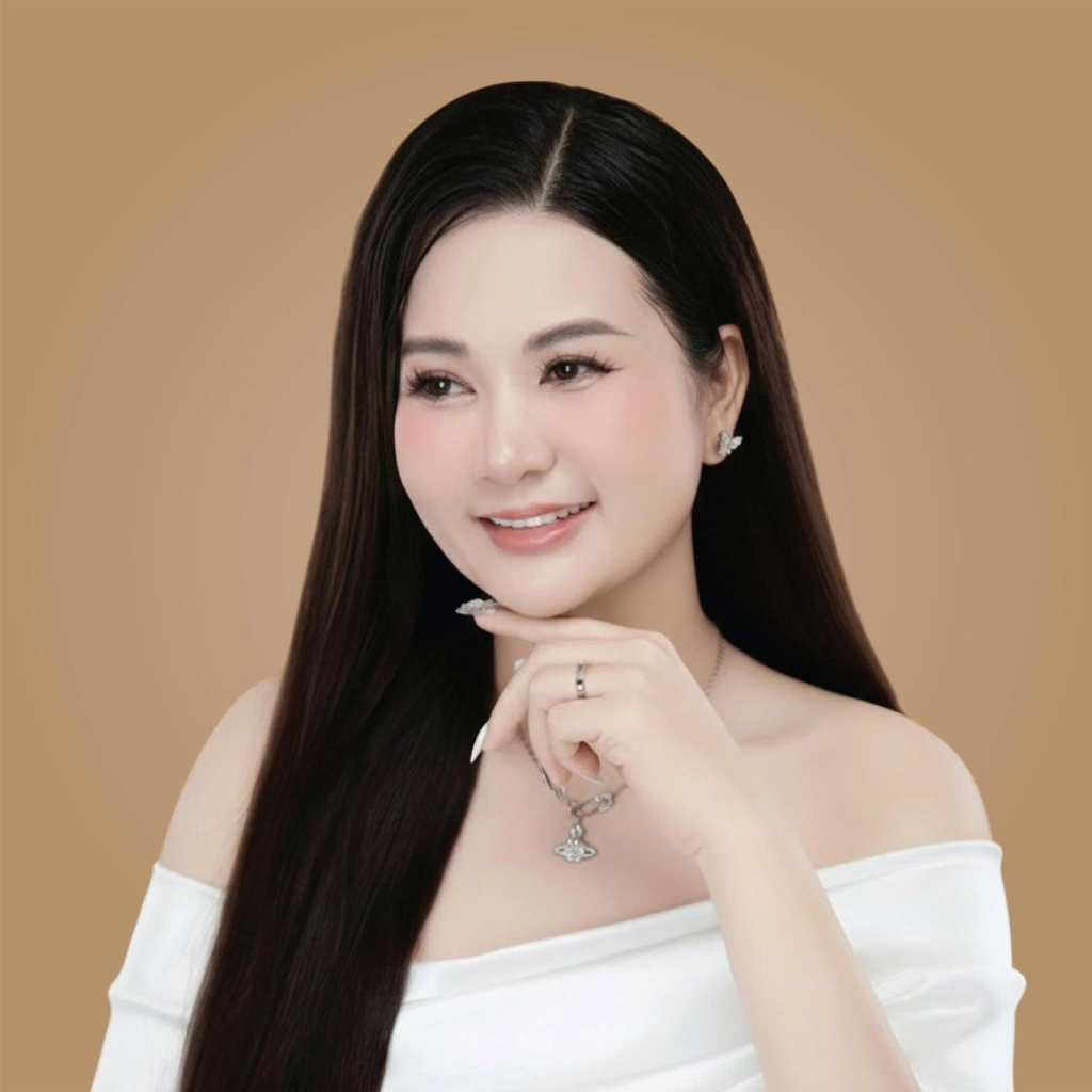Founder Phạm Thu Thủy